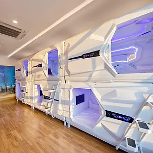 Ancyra Capsule - Backpackers Paradise & Rooftop Bar Da Nang